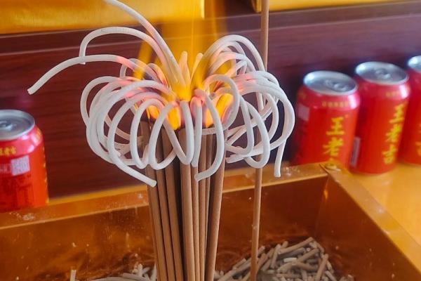2026年1月最佳祈福吉日查询，哪几天适合上香许愿求平安