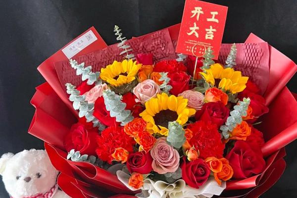 想选个良辰吉日开张花店，请问2025年有哪些适合开业的好日子？