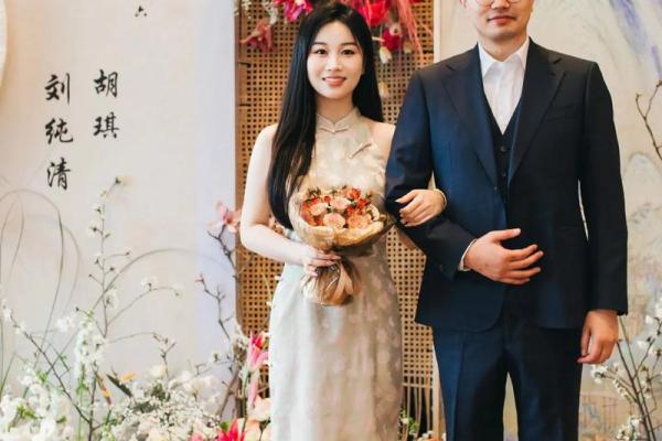 2024年农历六月订婚黄道吉日查询，哪几天适合举办订婚仪式？