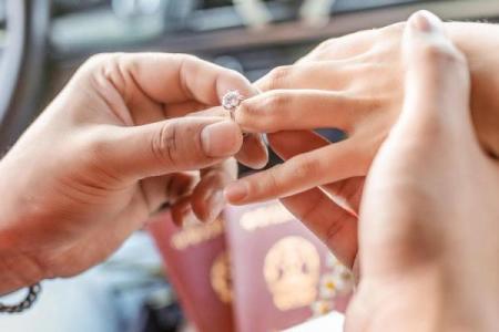 想选2025年9月到12月之间订婚的好日子需要看老黄历